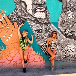 Meet your Posher, Ana wet lace